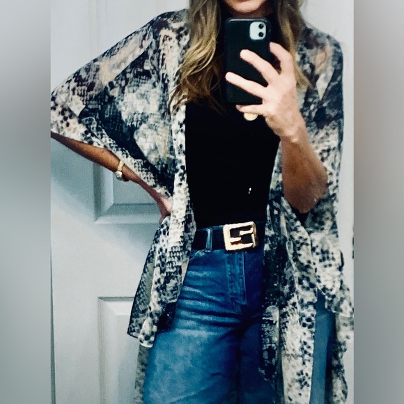 Evereve snakeskin chiffon high low kimono wrap, osfa, bnwt great for all seasons - Picture 5 of 6